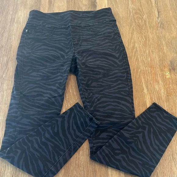 Rock‎ & Republic Pants Women's Size 10 Denim-R FEVER Pull On Slimming - Picture 1 of 10